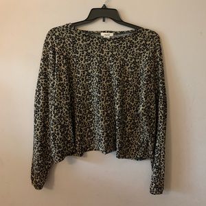 Womens long sleeve cropped leopard print shirt